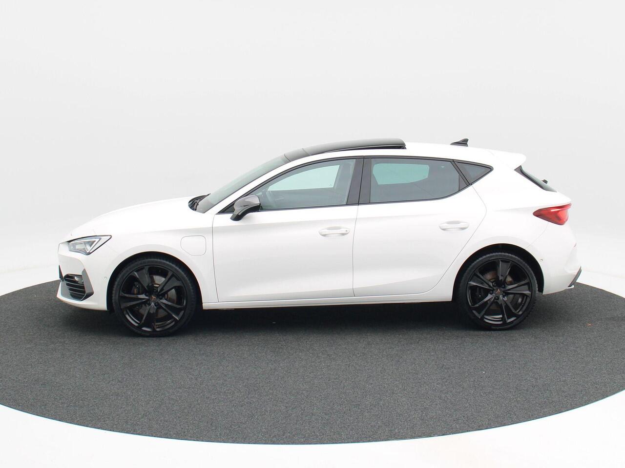 Cupra Leon 1.4 e-Hybrid 245 Pk Automaat VZ Adrenaline | Panoramadak | Adaptive Cruise | Climate Control | Stoelverwarming | Navigatie | Camera | Carplay | 19 inch | 56.510 Km!!