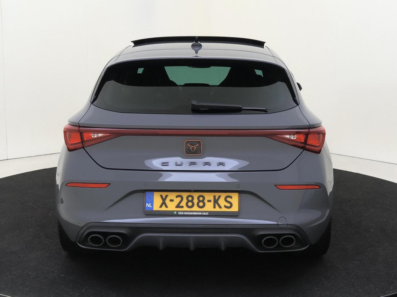 Cupra Leon CUPRA 300 | Panoramadak | Parkeerassistent | Adaptieve demping | Achteruitrijcamera | Dodehoek detectie | 3-zone | Stoel-en stuurwielverwarming |