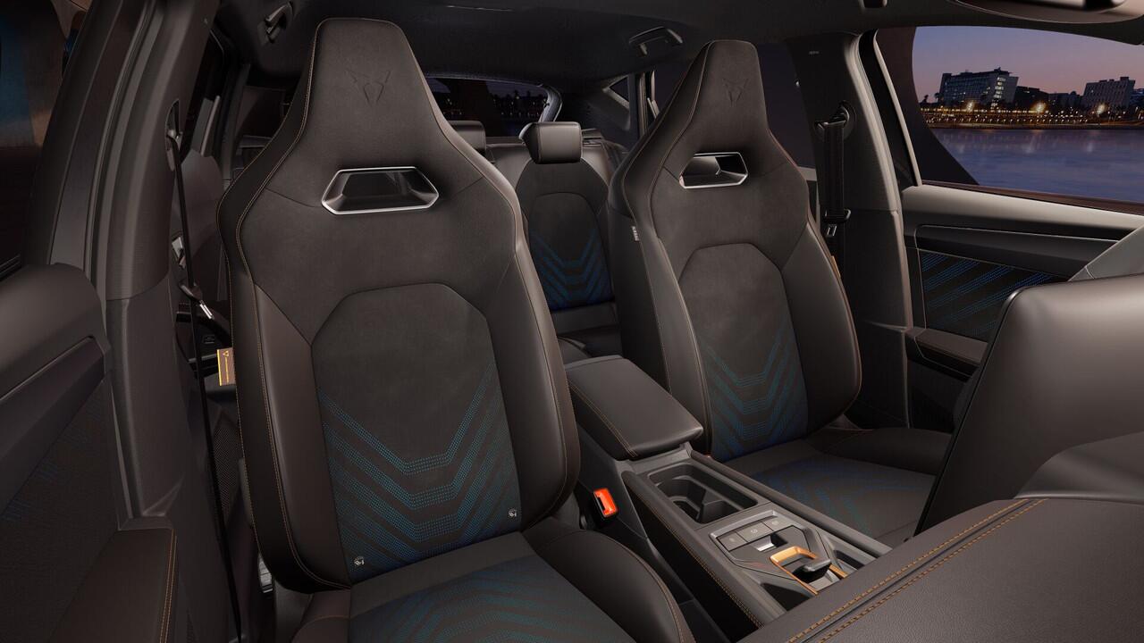 Cupra Leon 1.5 TSI e-Hybrid 204 6DSG Business | Achteruitrijcamera | Digitaal instrumentenpaneel (Virtual Cockpit) | Draadloze Apple CarPlay(TM), Android Auto(TM)