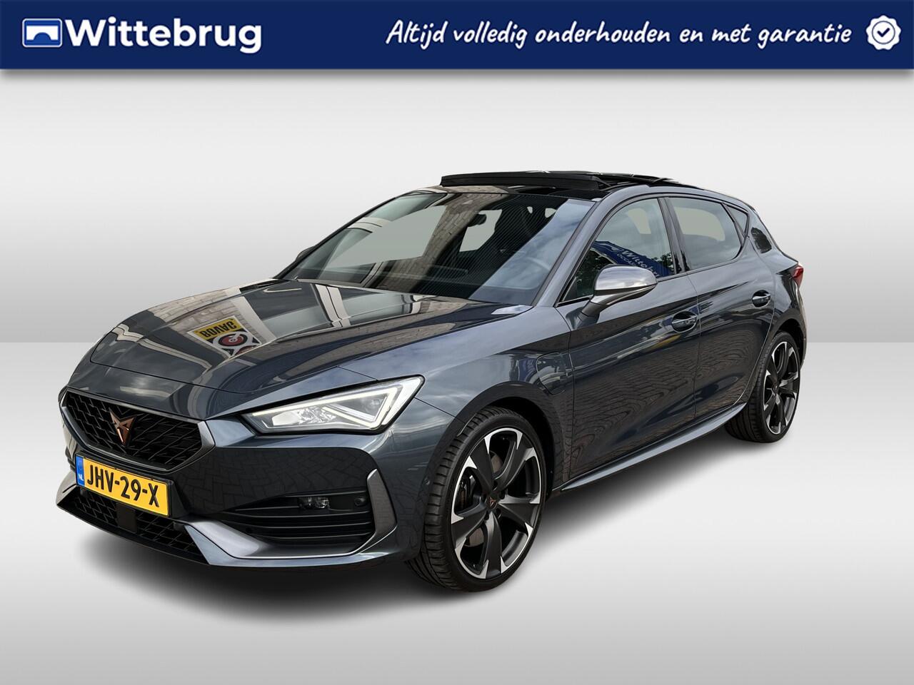 Cupra Leon 1.4 e-Hybrid VZ Performance / AUTOMAAT/ PANO/ 245PK/ 19" LMV/ NAVI/ DIGITAL DASH/ STOEL-STUUR VERWARM./ PARK. SENSOREN + CAMERA/ KEYLESS