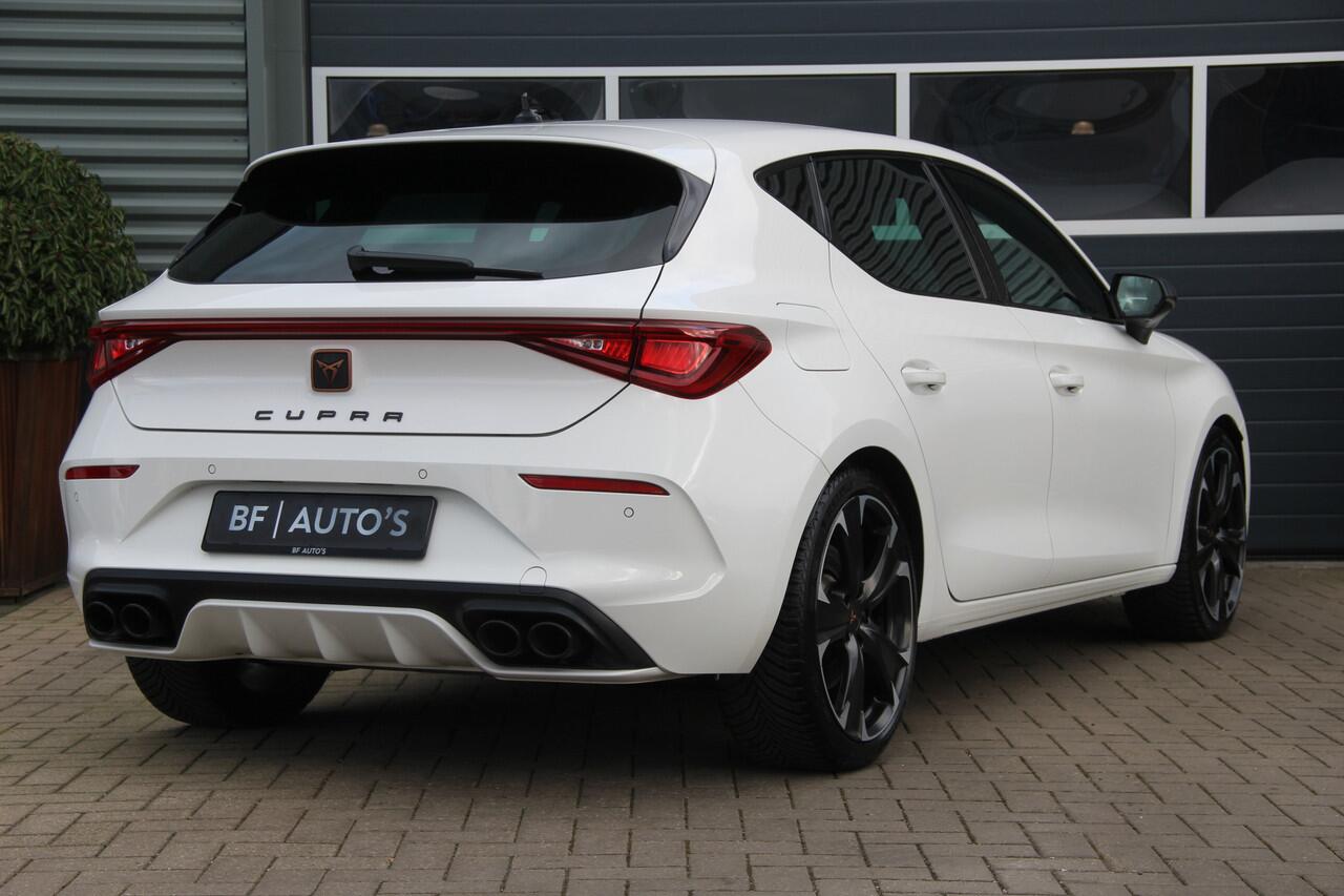 Cupra Leon 2.0 TSI VZ 300Pk | 1e Eigenaar | Keyless-Go | Sfeerverlichting | Apple CarPlay | DIGI-DASH | ACC | Lane Assist | ECC | Navi | Stoel-Stuurverwarming | LMV19" |Sportstoelen | Goede banden | Zeer nette auto