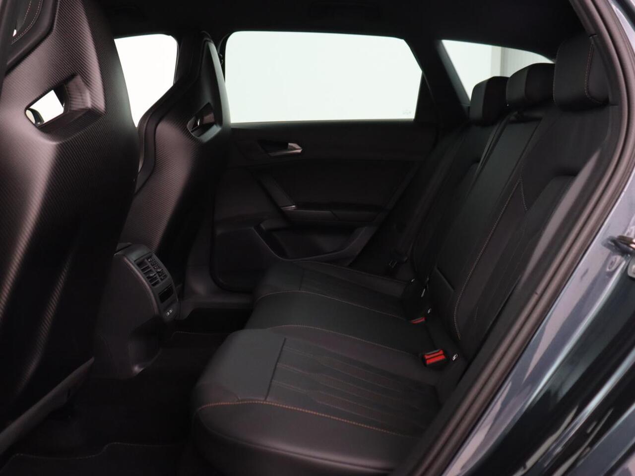 Cupra Leon 2.0 TSI Cup 4-DRIVE | 310pk | Trekhaak | Stoel & stuurverwarming | Carplay | Leder | Adaptive cruise | 19'' | CUP Sportstoelen | Navigatie | Full LED | Beats Pack | Keyless | Sfeerverlichting