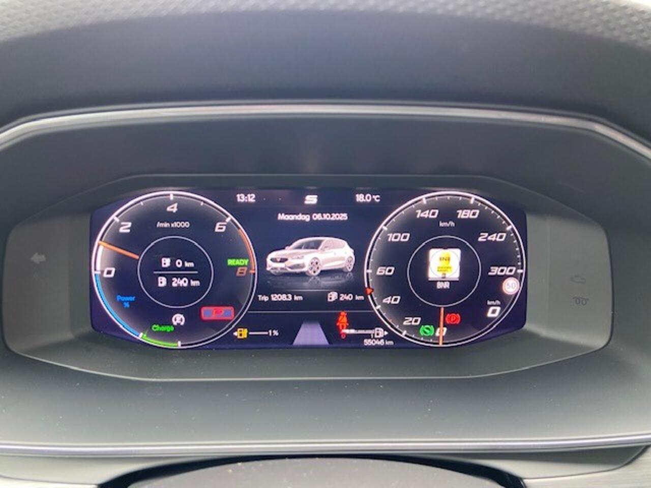 Cupra Leon 1.4 e-Hybrid VZ Black Edition / Lederen Bekleding / Memory Seat / 19" LMV / Verwarmbare stoelen vóór & stuurwiel