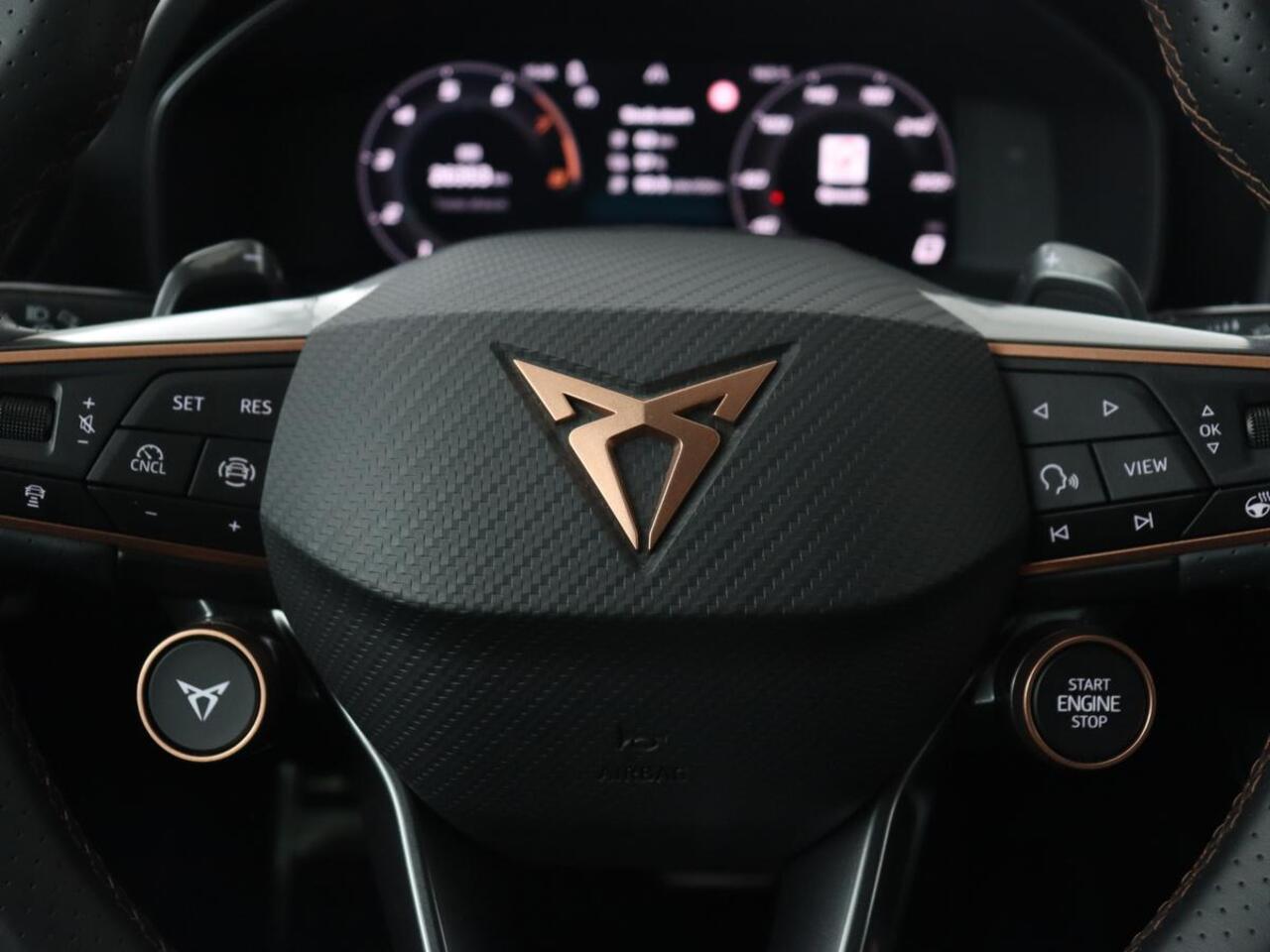 Cupra Leon 1.5 eHybrid Business | Stoelverwarming | Adaptive cruise | Camera | Carplay | Sportstoelen | Matrix LED | Keyless | PHEV | Plug In