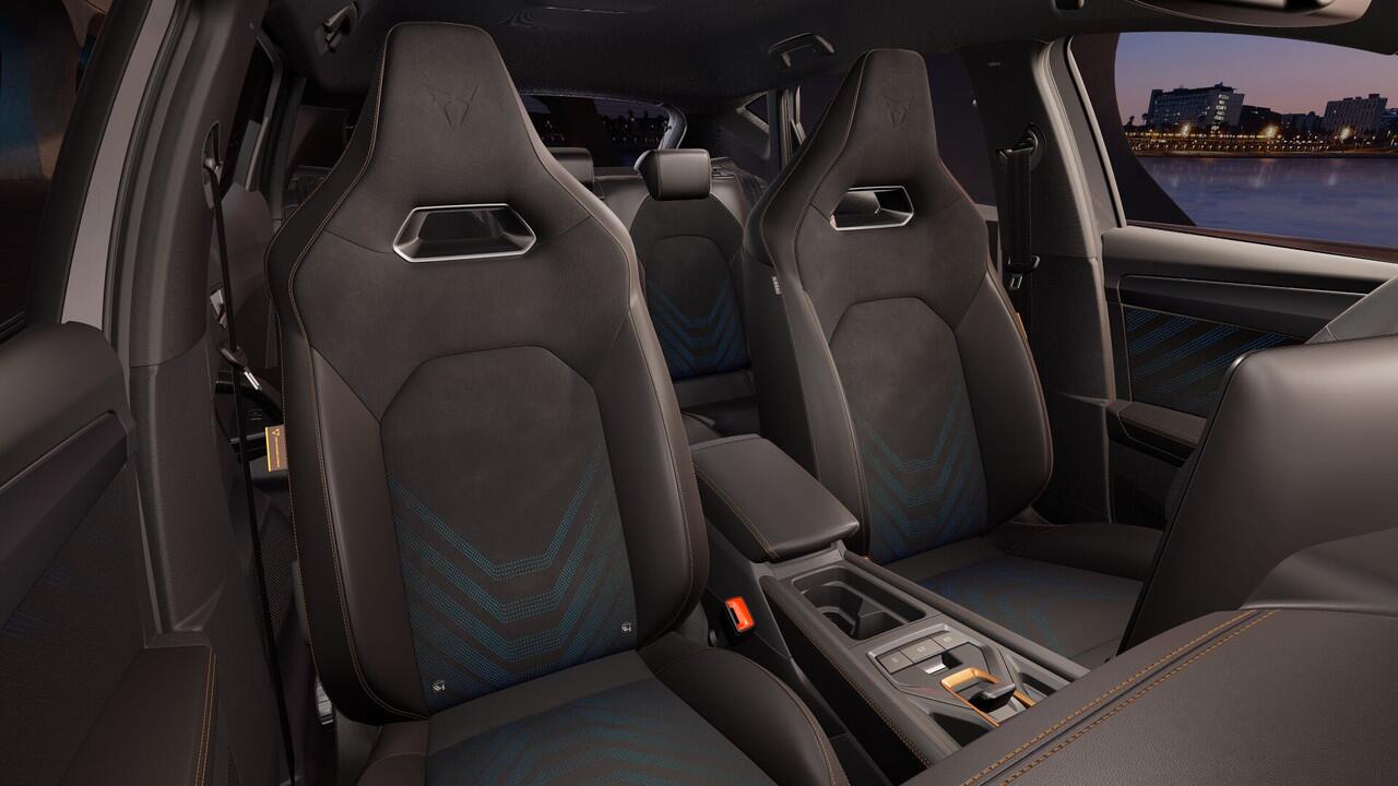 Cupra Leon 1.5 TSI e-Hybrid 272 6DSG VZ Performance | Achteruitrijcamera | Digitaal instrumentenpaneel (Virtual Cockpit) | Draadloze Apple CarPlay(TM), Android Auto(TM)