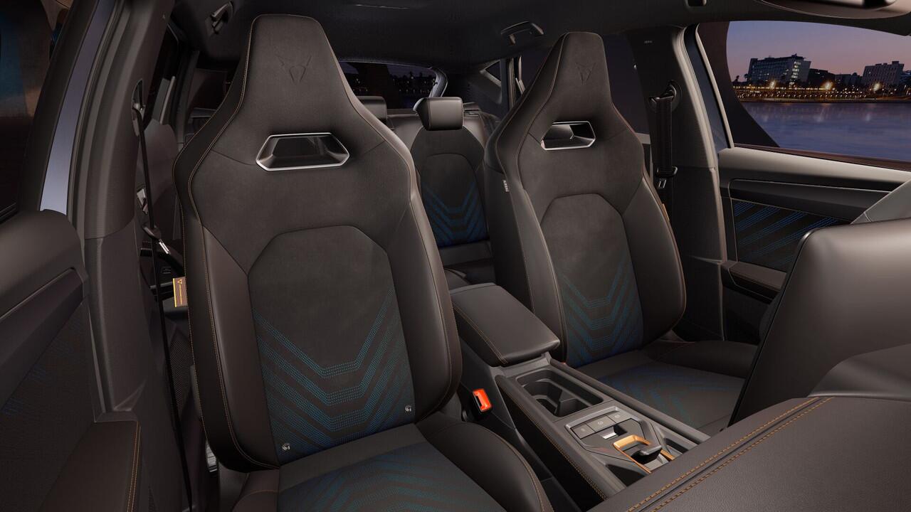 Cupra Leon 1.5 TSI e-Hybrid 204 6DSG Business | Achteruitrijcamera | Digitaal instrumentenpaneel (Virtual Cockpit) | Draadloze Apple CarPlay(TM), Android Auto(TM)