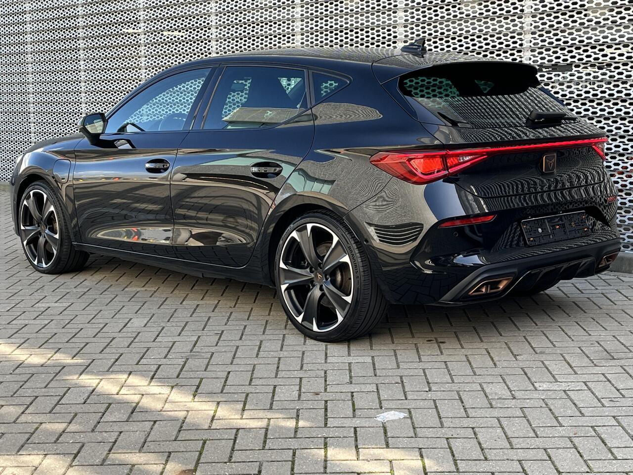 Cupra Leon 1.4 e-Hybrid 245PK VZ Performance / Achteruitrijcamera / Full-LED / Stuur + Stoelverwarming / Verwarmbare Voorruit / Keyless Entry-Go