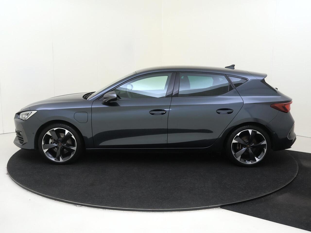 Cupra Leon 1.4 e-Hybrid VZ Business | Parkeerasisstent | Stoel- en stuurwielverwarming | Adaptieve demping | Keyless | Navigatie | Achteruitrijcamera | Sfeerverlichting |