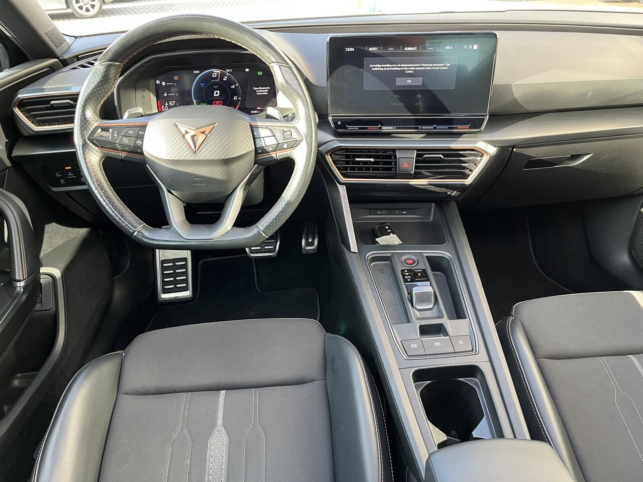 Cupra Leon 1.4 e-Hybrid Performance / AUTOMAAT/ PANO/ STUUR VERWARM./ FULL LINK/ PARK. SENSOREN + CAMERA/ RIJ-MODI/ NAVI/ DIGITAL DASH/ CLIMA