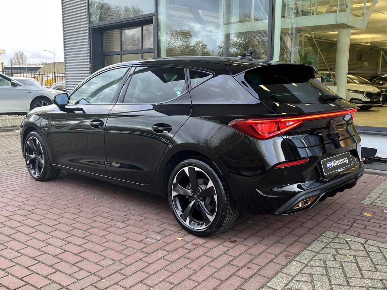 Cupra Leon 1.4 e-Hybrid Performance / 18 Inch / Kuipstoelen / Adaptive Cruise / Navigatie / 204PK