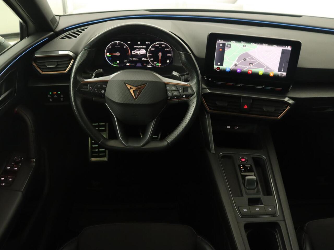 Cupra Leon 1.4 eHybrid VZ | 245pk | Carplay | Navigatie | Sfeerverlichting | Keyless | Sportstoelen | Digital Cockpit | Parkeerhulp | PHEV | Plug In