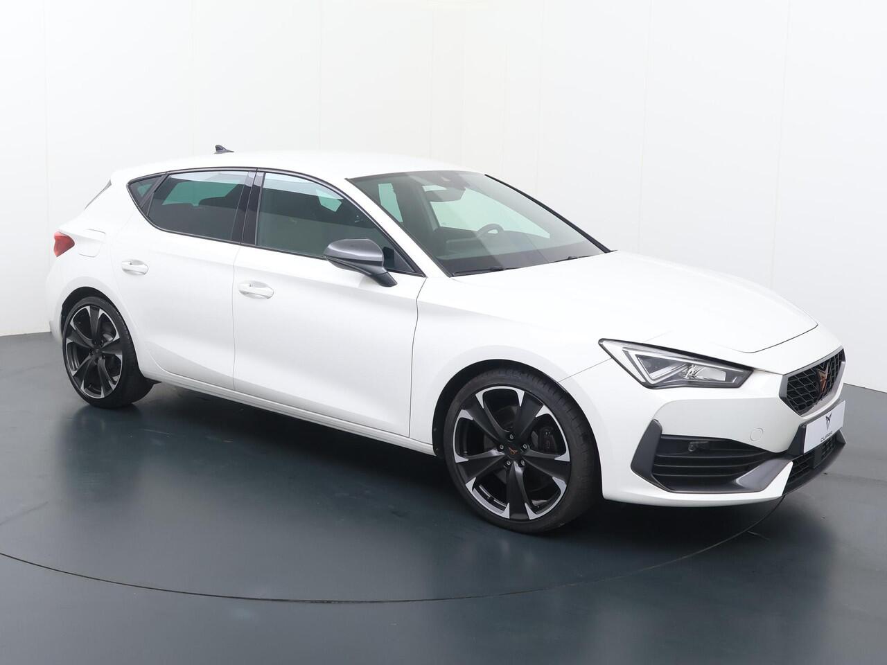 Cupra Leon 1.4 e-Hybrid VZ 245 | 245 PK | SoH 91% | Navigatie | Stoelverwarming | Stuurwielverwarming |