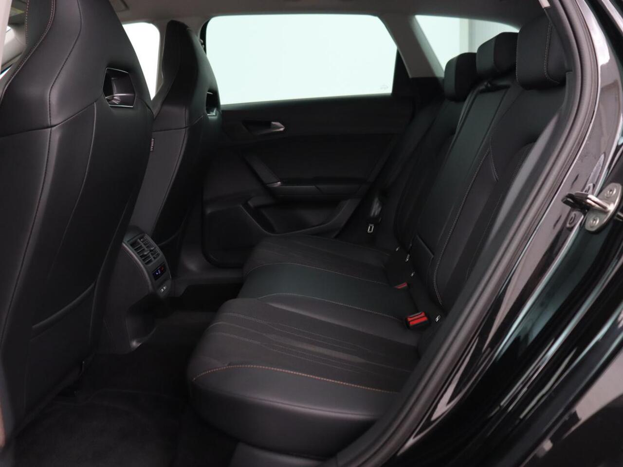 Cupra Leon 2.0 TSI | Stoelverwarming | Beats Pack | Carplay | Adaptive cruise | Memory | Sfeerverlichting | Stuurverwarming | Full LED | Sportstoelen