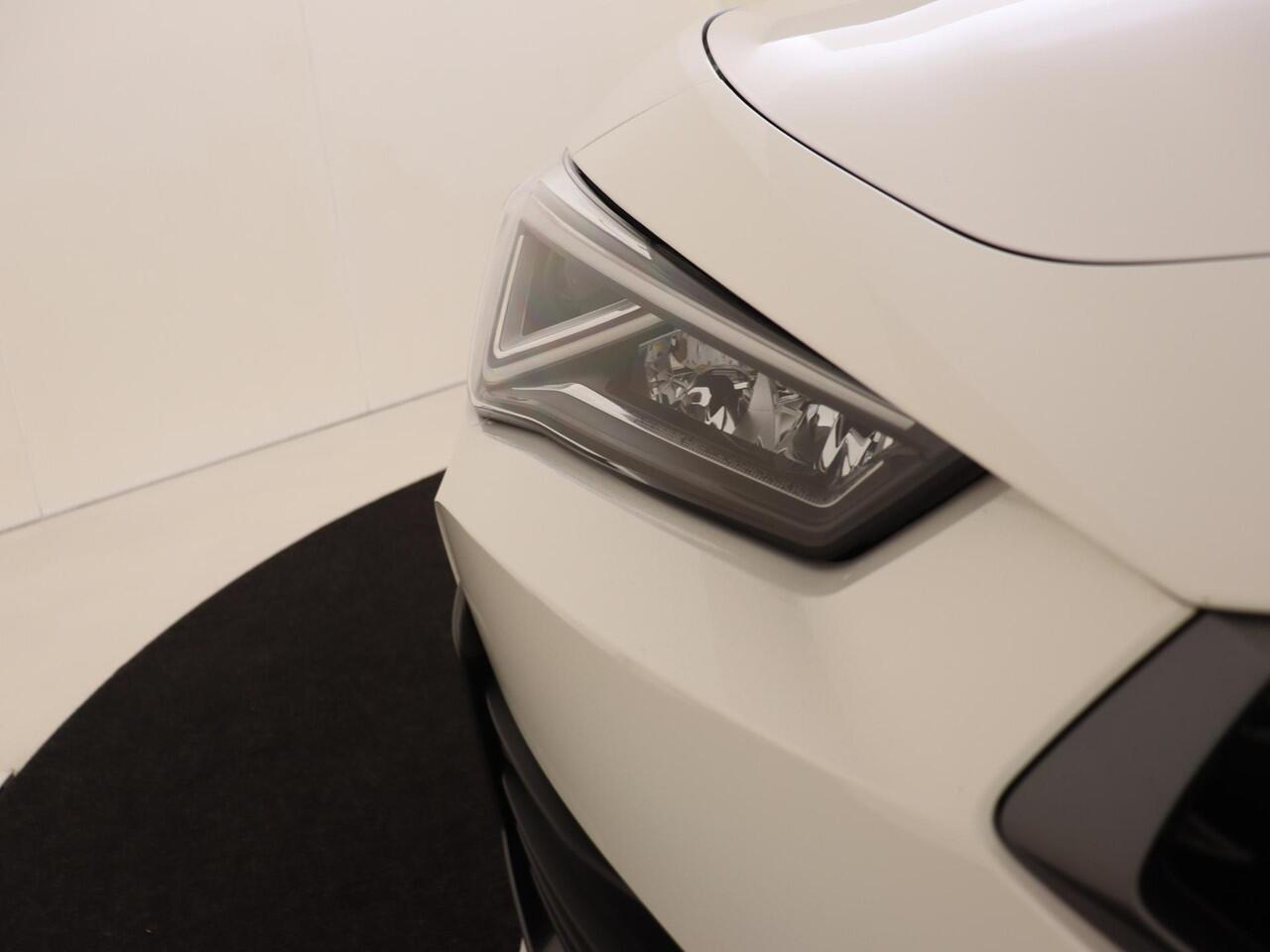 Cupra Leon 1.4 e-Hybrid Business | Parkeerassistent | Achteruitrijcamera | Adaptieve demping systeem | 3-zone airco | Keyless | Dodehoek detectie | Stoel- en stuurwielverwarming | CarPlay |