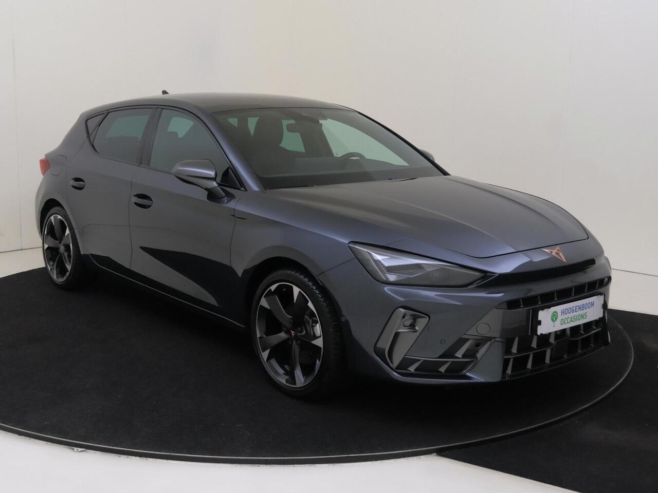 Cupra Leon 1.5 TSI e-Hybrid Business | Dodehoek detectie | Keyless | Achteruitrijcamera | Stoel- en stuurwielverwarming | Navigatie | Adaptieve cruise control | Sfeerverlichting |
