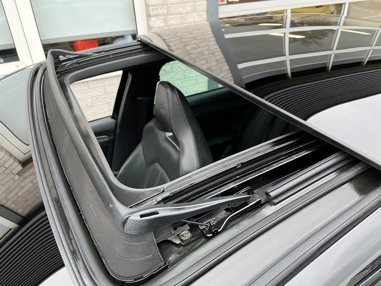 Cupra Leon 1.4 e-Hybrid VZ Black Edition / AUTOMAAT/ 245 PK/ PANO/ PARK. SENSOREN/ LEDER/ DCC/ MEMORY SEATS/ STOEL-STUURVERWARM./ KEYLESS/ ADAPT. CRUISE/ FULL LINK/ NAVI/ CLIMA/ DAB/ 19" LMV