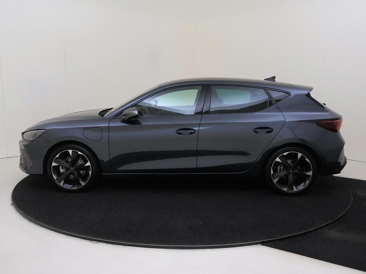 Cupra Leon 1.5 TSI e-Hybrid Business | Dodehoek detectie | Keyless | Achteruitrijcamera | Stoel- en stuurwielverwarming | Navigatie | Adaptieve cruise control | Sfeerverlichting |