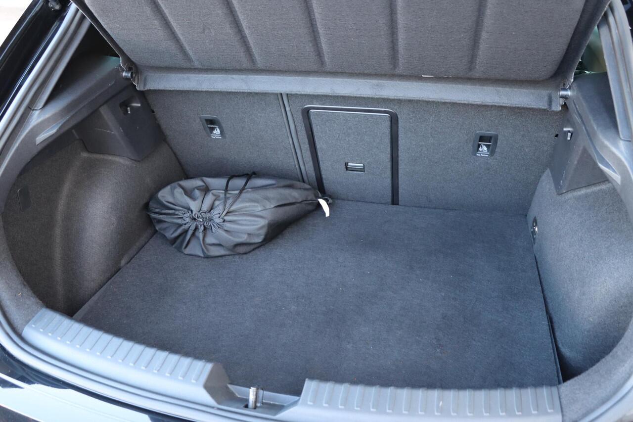 Cupra Leon 1.5 TSI e-Hybrid Business 204pk DSG6