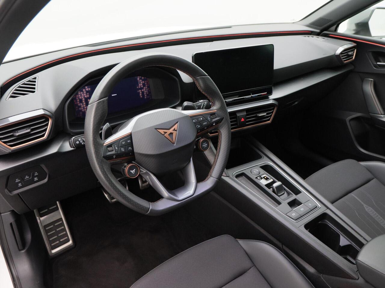 Cupra Leon 1.4 e-Hybrid 245 Pk Automaat VZ Adrenaline | Panoramadak | Adaptive Cruise | Climate Control | Stoelverwarming | Navigatie | Camera | Carplay | 19 inch | 56.510 Km!!