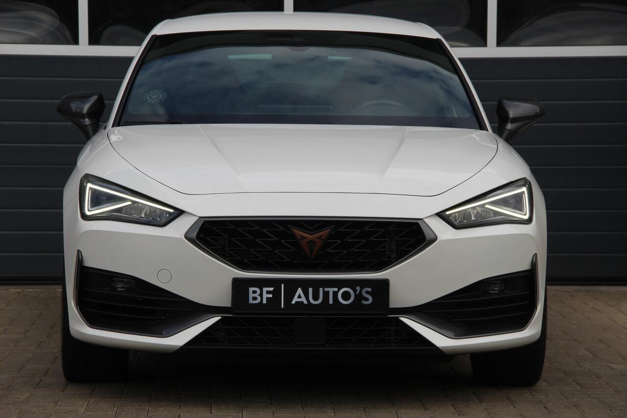Cupra Leon 2.0 TSI VZ 300Pk | 1e Eigenaar | Keyless-Go | Sfeerverlichting | Apple CarPlay | DIGI-DASH | ACC | Lane Assist | ECC | Navi | Stoel-Stuurverwarming | LMV19" |Sportstoelen | Goede banden | Zeer nette auto