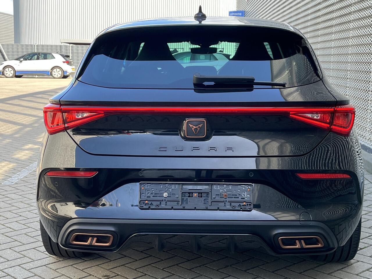 Cupra Leon 1.4 e-Hybrid 245PK VZ Performance / Achteruitrijcamera / Full-LED / Stuur + Stoelverwarming / Verwarmbare Voorruit / Keyless Entry-Go