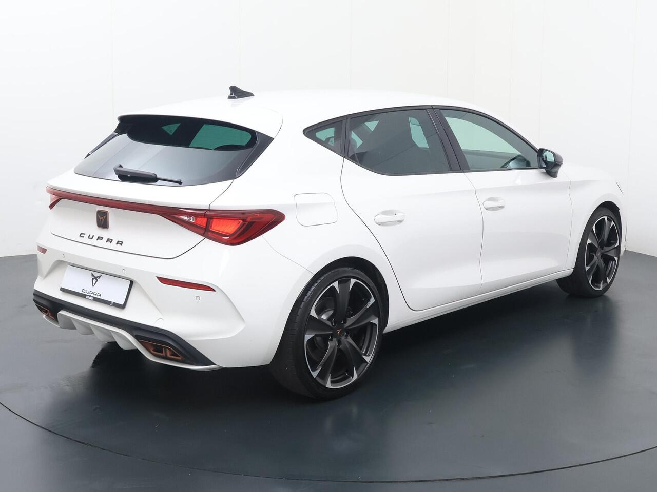 Cupra Leon 1.4 e-Hybrid VZ 245 | 245 PK | SoH 91% | Navigatie | Stoelverwarming | Stuurwielverwarming |