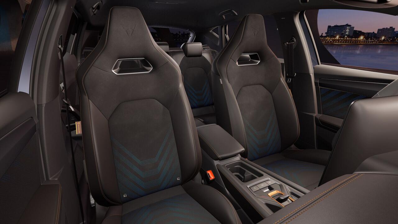 Cupra Leon 1.5 TSI e-Hybrid 272 6DSG VZ Performance | Achteruitrijcamera | Digitaal instrumentenpaneel (Virtual Cockpit) | Draadloze Apple CarPlay(TM), Android Auto(TM)