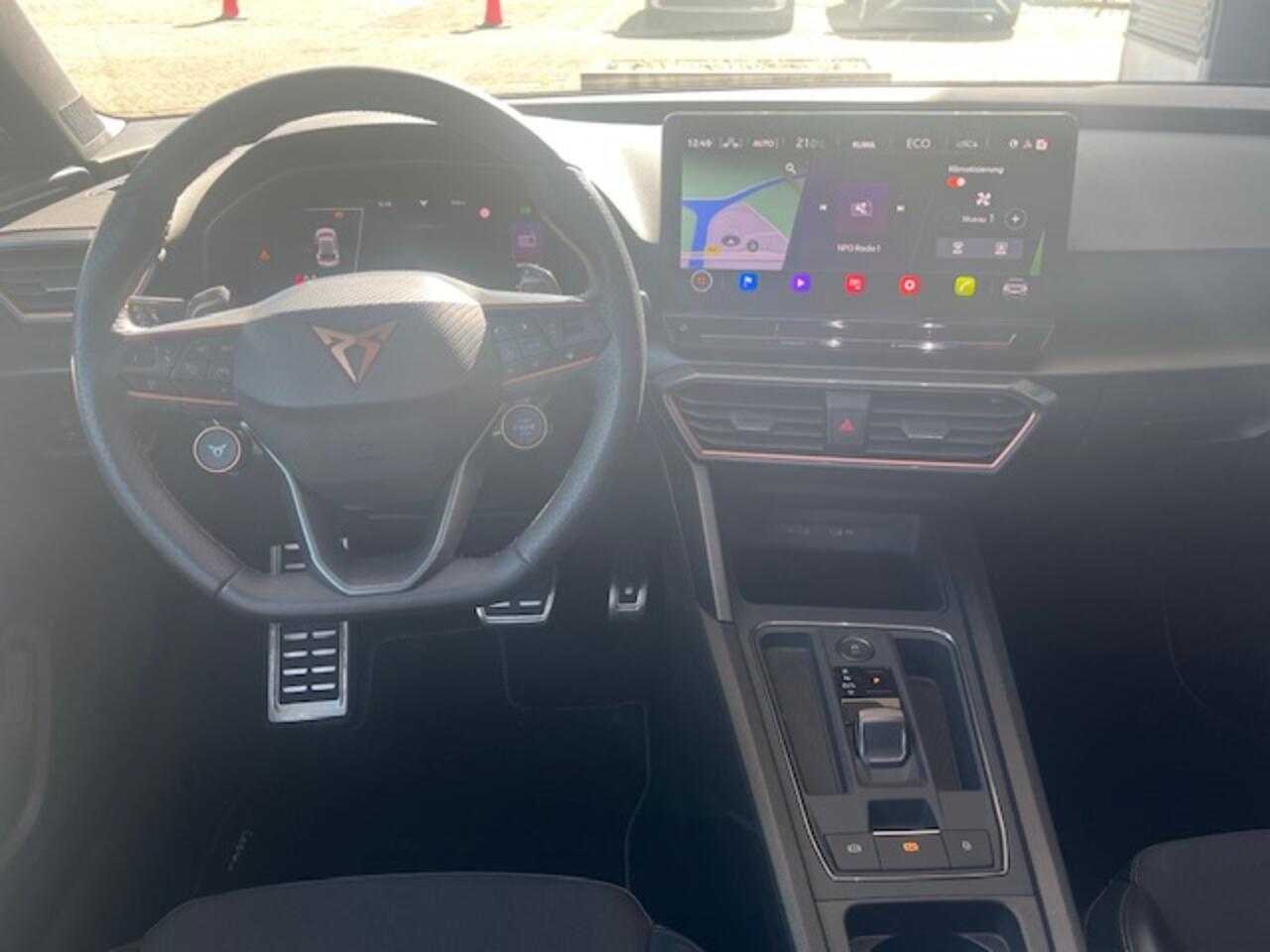 Cupra Leon 1.4 e-Hybrid VZ Performance / Panorama dak / 19 Inch / Supersport stuur / Achteruitrijcamera / Dodehoeksensor