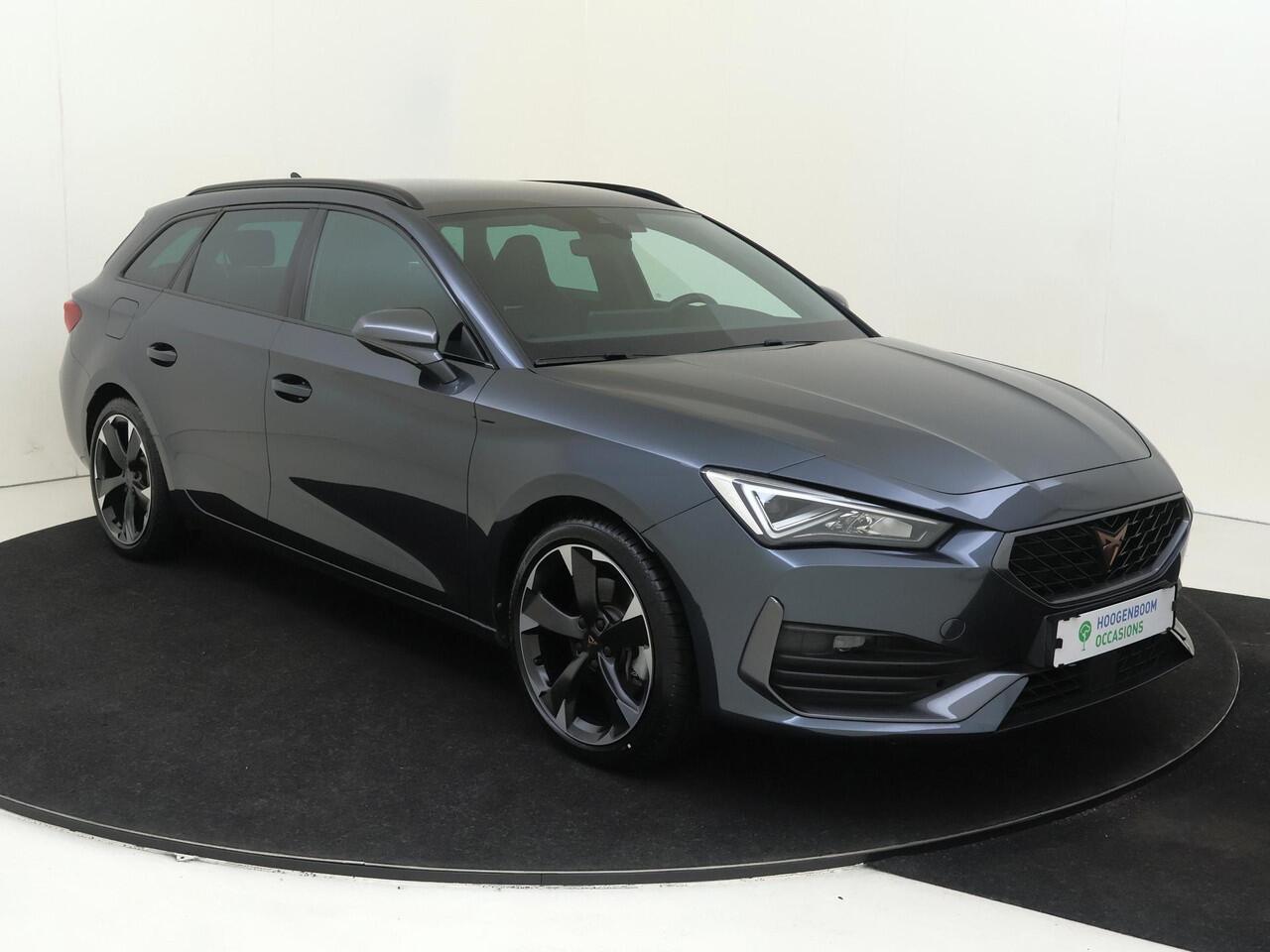 Cupra Leon 1.4 e-Hybrid Essential | SoH 100% | Adaptieve demping | Kuipstoelen | Keyless | Navigatie | Stuurwiel verwarmd | CarPlay | Cruise control | Sfeerverlichting |