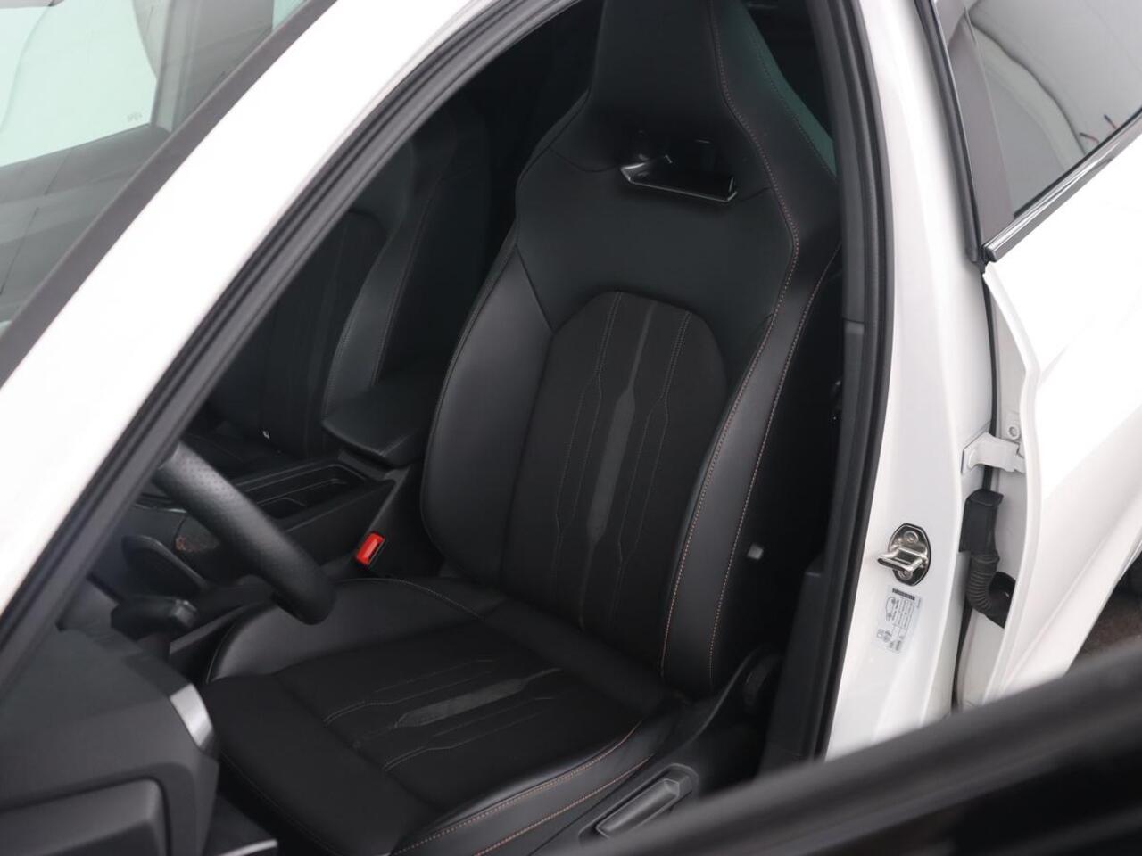 Cupra Leon 1.4 TSI eHybrid PHEV | Panoramadak | Stoel & stuurverwarming | Carplay | Navigatie | Parkeerhulp | Sportstoelen | Digital Cockpit | Half leder | Plug In