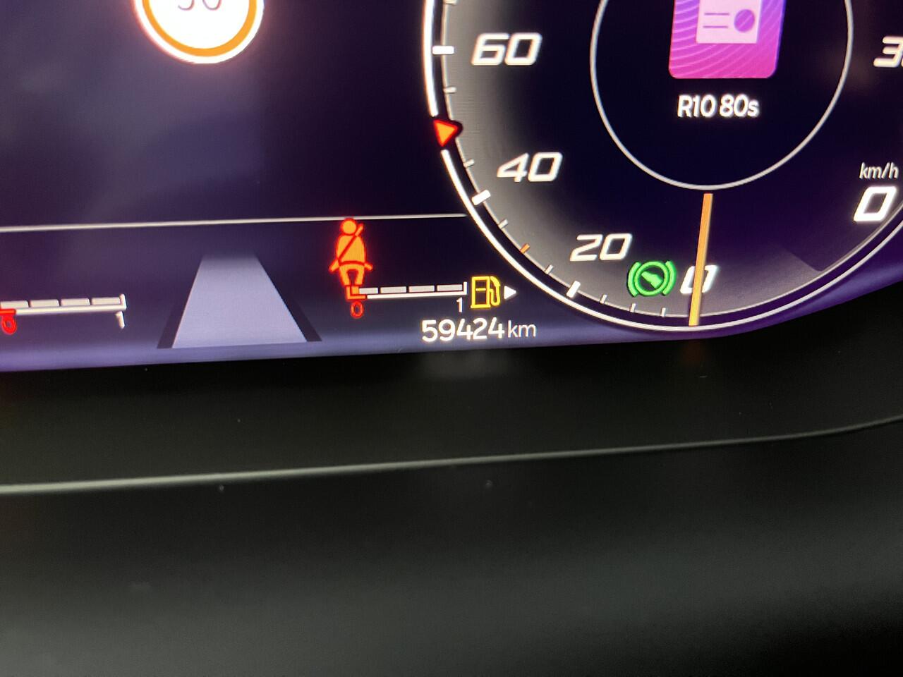 Cupra Leon 1.4 e-Hybrid Business / AUTOMAAT/ KEYLESS/ 3-ZONE CLIMA/ ADAPT. CRUISE/ LED/ DIGITAL DASH/ STOEL-STUUR VERWARM./ FULL LINK/ NAVI/ PARK. SENSOREN + CAMERA/ RIJ-MODI/ 18" LMV