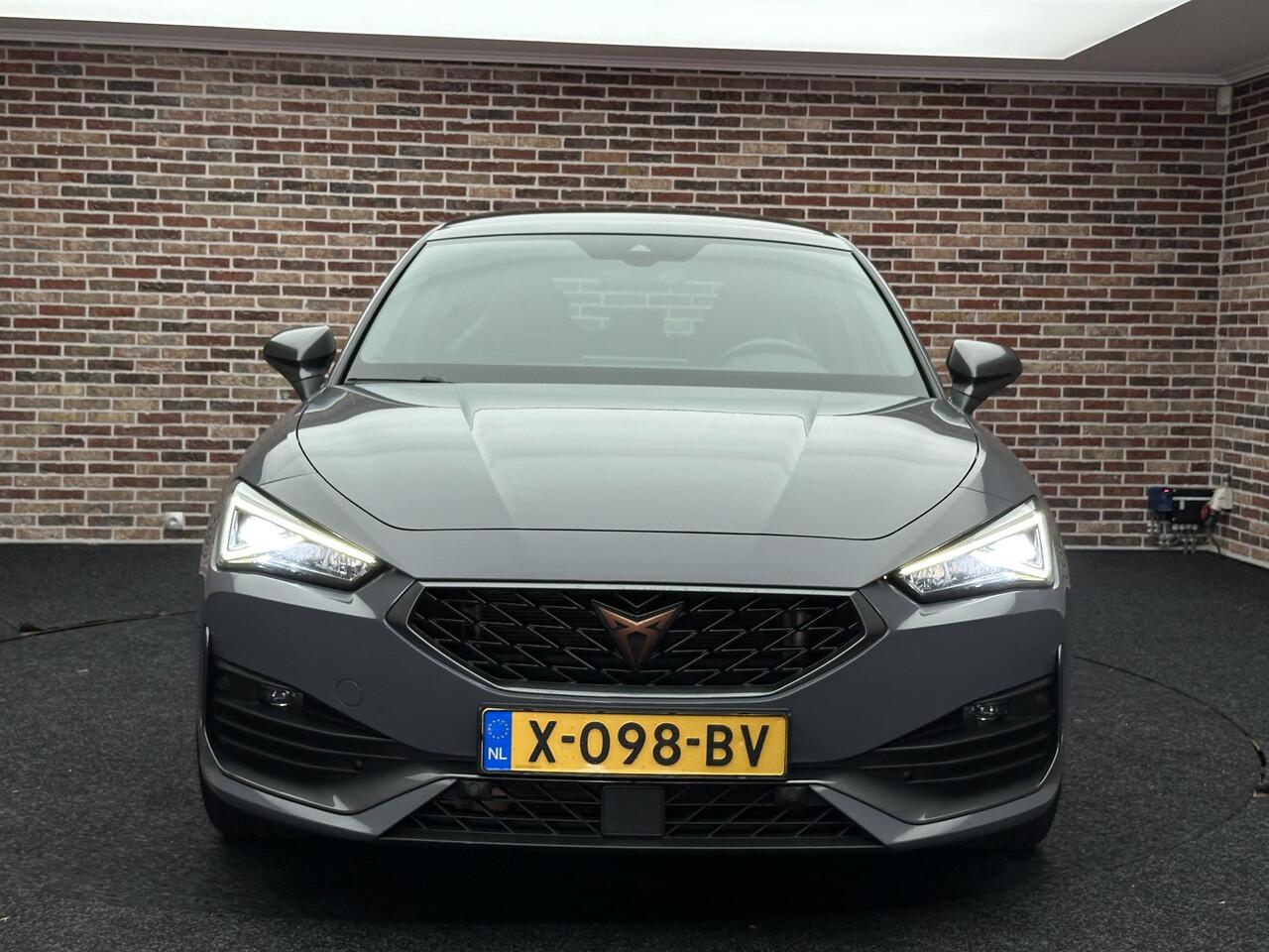 Cupra Leon 1.4 e-Hybrid VZ Copper Edition | Dak| Memory| CarPlay| Leder| BTW auto|