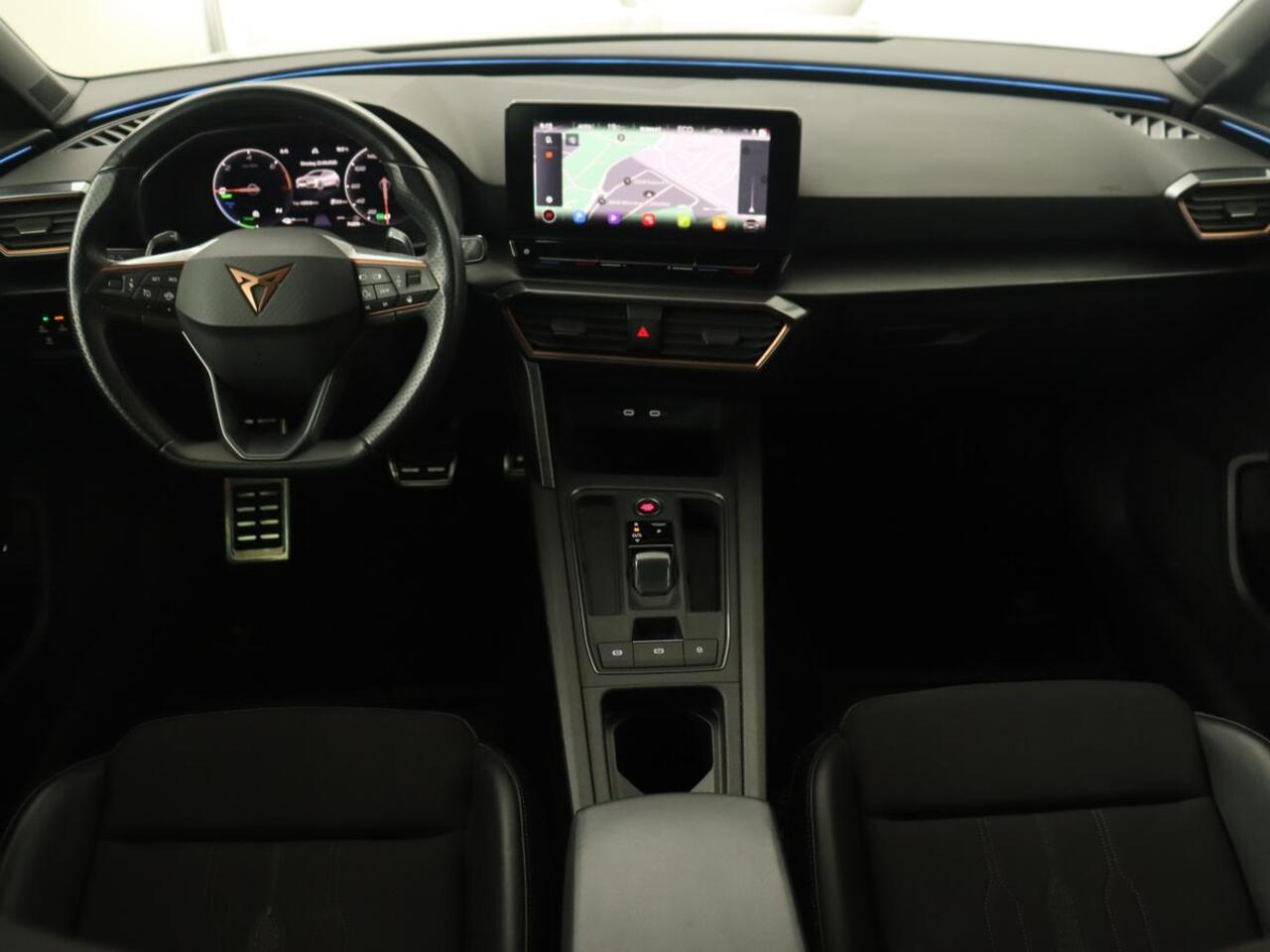 Cupra Leon 1.4 eHybrid VZ | 245pk | Carplay | Navigatie | Sfeerverlichting | Keyless | Sportstoelen | Digital Cockpit | Parkeerhulp | PHEV | Plug In