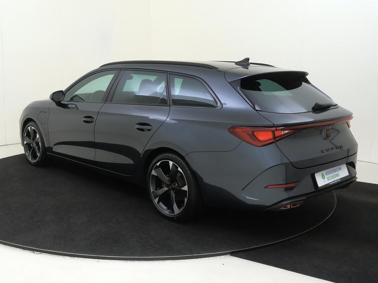 Cupra Leon 1.4 e-Hybrid Essential | SoH 100% | Adaptieve demping | Kuipstoelen | Keyless | Navigatie | Stuurwiel verwarmd | CarPlay | Cruise control | Sfeerverlichting |