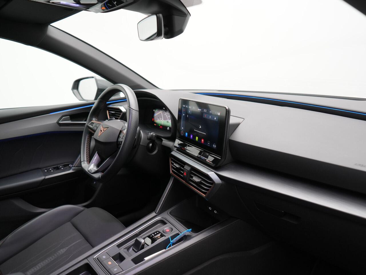 Cupra Leon 1.4 e-Hybrid VZ Plug In Hybrid 245pk Dealer O.H PHEV | Keyless | Cruise Control | Lederen Sportstoelen Verwarmd | Navigatie | Virtual | Front & Lane Assist | Sportstuur Verwarmd | Sfeerverlichting | DAB | 19"L.M |