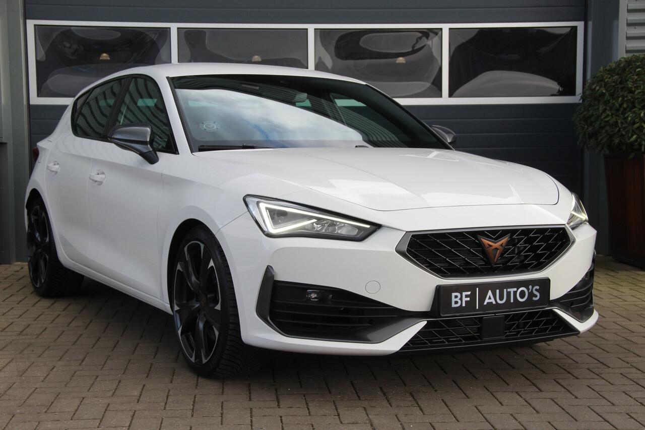 Cupra Leon 2.0 TSI VZ 300Pk | 1e Eigenaar | Keyless-Go | Sfeerverlichting | Apple CarPlay | DIGI-DASH | ACC | Lane Assist | ECC | Navi | Stoel-Stuurverwarming | LMV19" |Sportstoelen | Goede banden | Zeer nette auto
