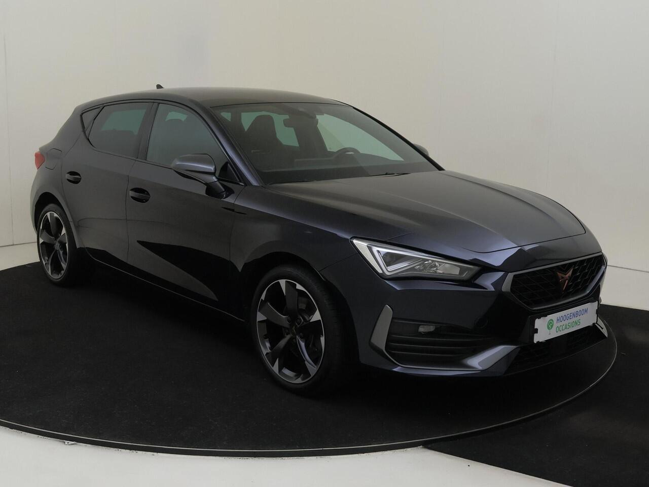 Cupra Leon 1.4 e-Hybrid Business | Adaptieve demping | Keyless | Dodehoek detectie | Navigatie | Stoel- en stuurwielverwarming | CarPlay | Sfeerverlichting |