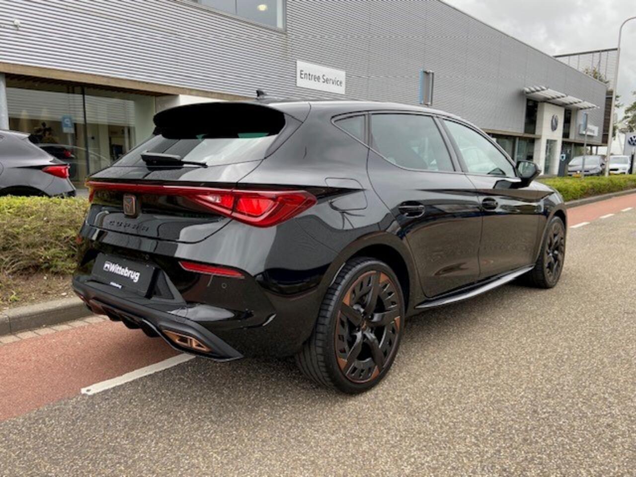 Cupra Leon 1.4 e-Hybrid VZ Black Edition / Lederen Bekleding / Memory Seat / 19" LMV / Verwarmbare stoelen vóór & stuurwiel