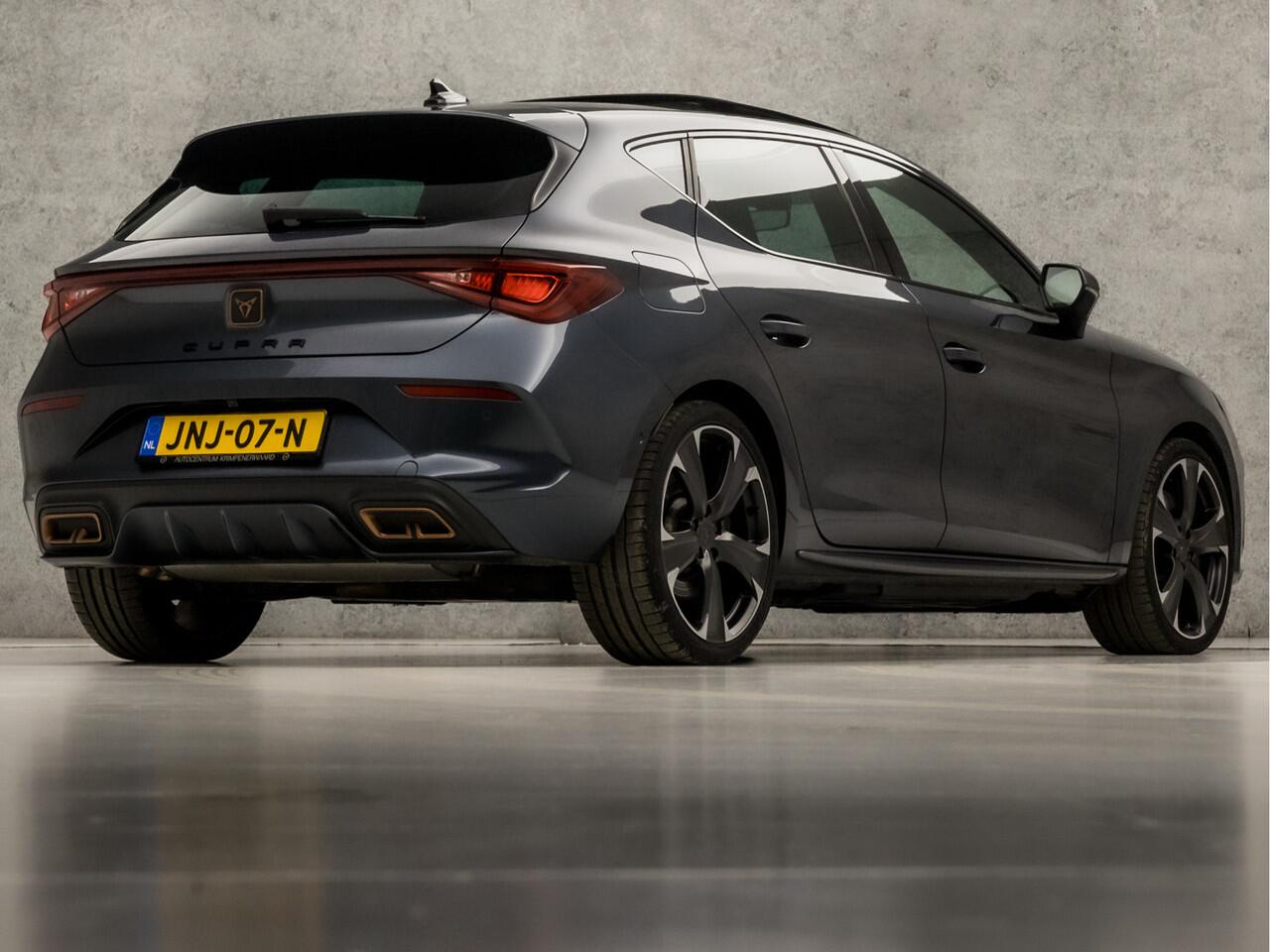 Cupra Leon 1.4 e-Hybrid VZ Adrenaline 245Pk Automaat (SCHUIFDAK, APPLE CARPLAY, GROOT NAVI, MEMORY SEATS, STUUR/STOELVERWARMING, KUIPSTOELEN, CAMERA, ADAPTIVE CRUISE, SFEERVERLICHTING, NIEUWSTAAT)