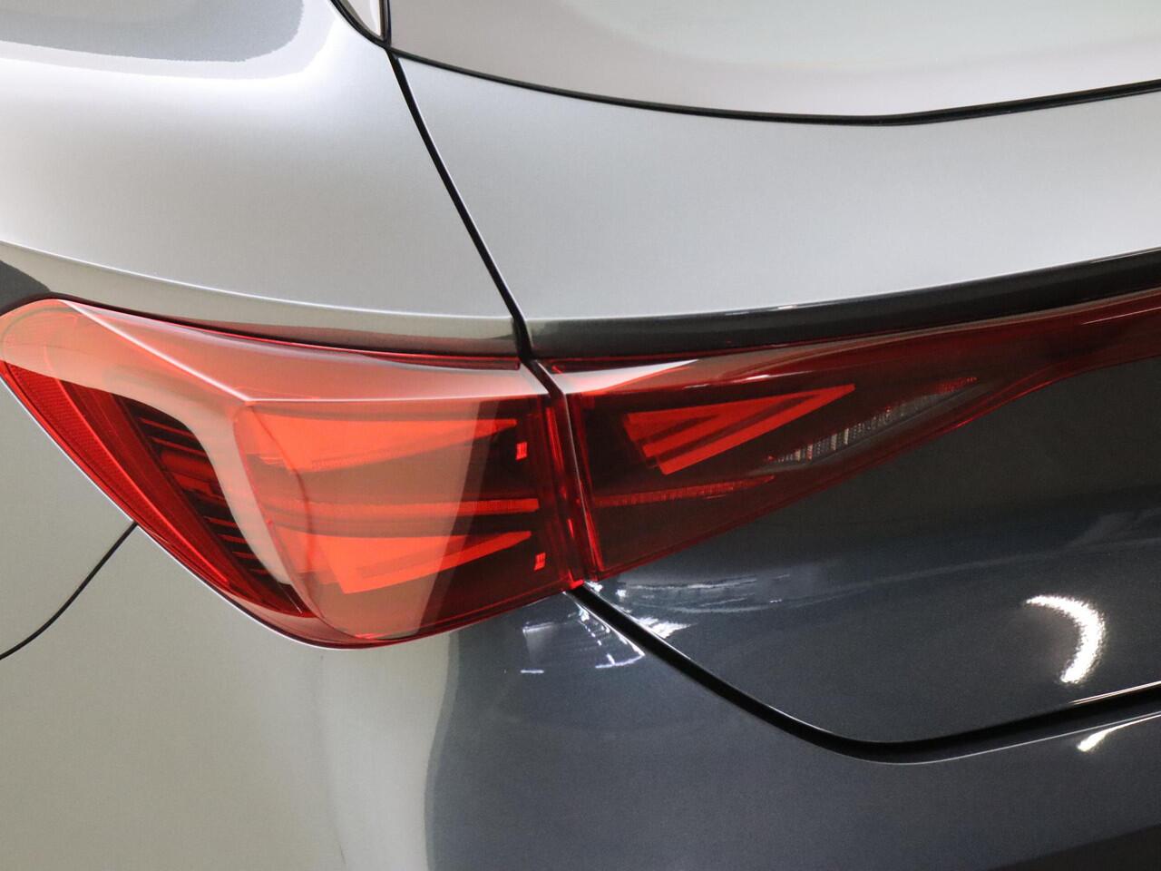 Cupra Leon 1.5 TSI e-Hybrid Business | Dodehoek detectie | Keyless | Achteruitrijcamera | Stoel- en stuurwielverwarming | Navigatie | Adaptieve cruise control | Sfeerverlichting |