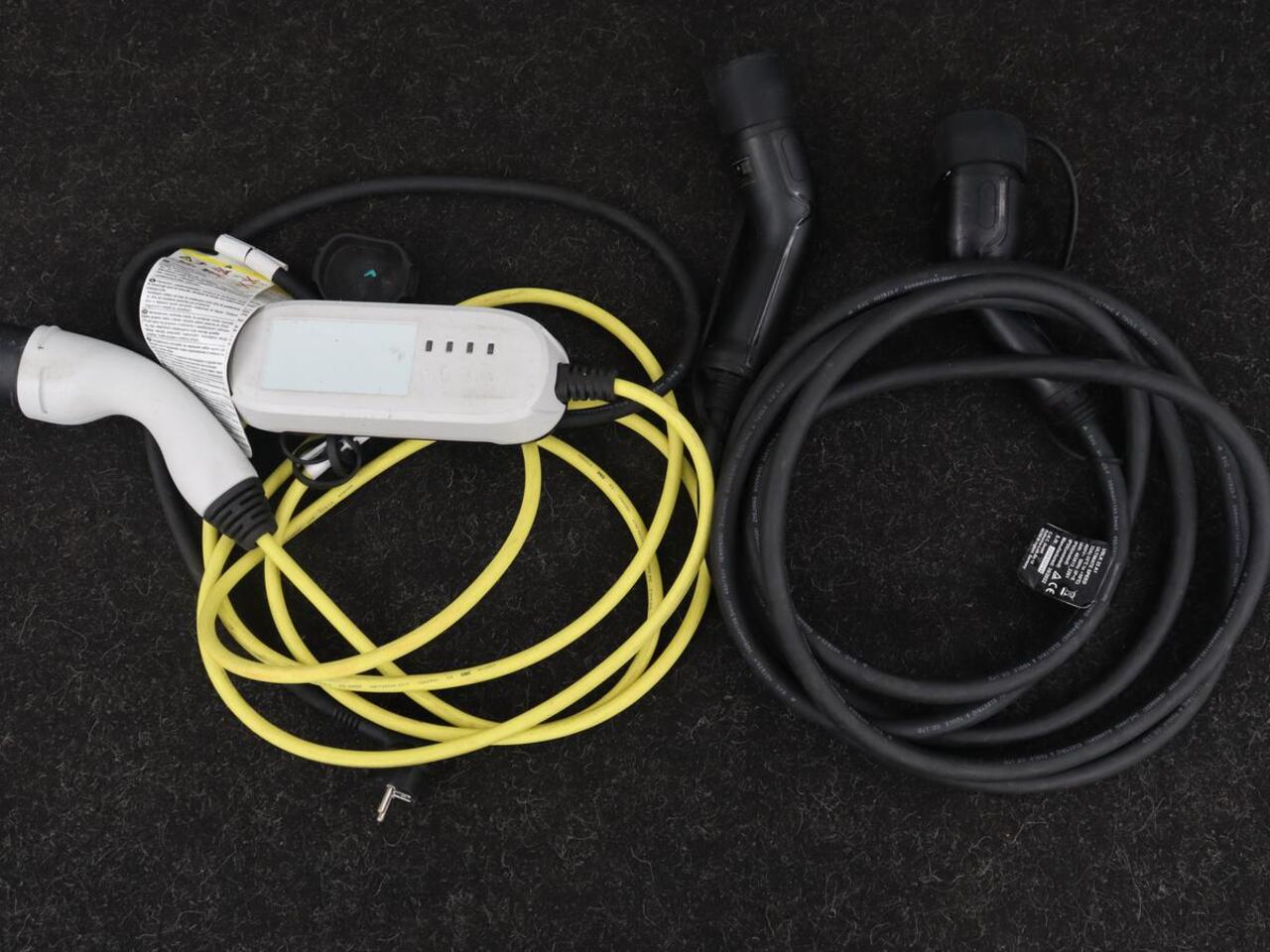 Cupra Leon 1.4 eHybrid VZ | 245pk | Stoelverwarming | Carplay | Camera | Sfeerverlichting | Navigatie | Adaptive cruise | Keyless | Sportstoelen | 19'' | Full LED | Stuurverwarming | PHEV | Plug In