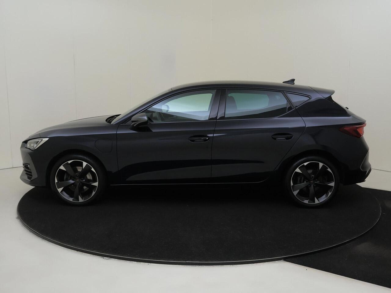 Cupra Leon 1.4 e-Hybrid Business | Adaptieve demping | Keyless | Dodehoek detectie | Navigatie | Stoel- en stuurwielverwarming | CarPlay | Sfeerverlichting |