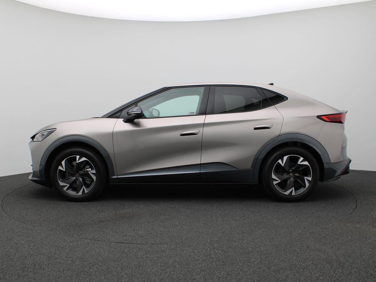 Cupra Tavascan Business 82 kWh 286PK Trekhaak, Warmtepomp, Matrix-LED, Keyless, Achteruitrijcamera, Alarm, Virtual Pedal, Side Assist, Travel Assist, Stoel- en Stuurwielverwarming, 19" LM Velgen