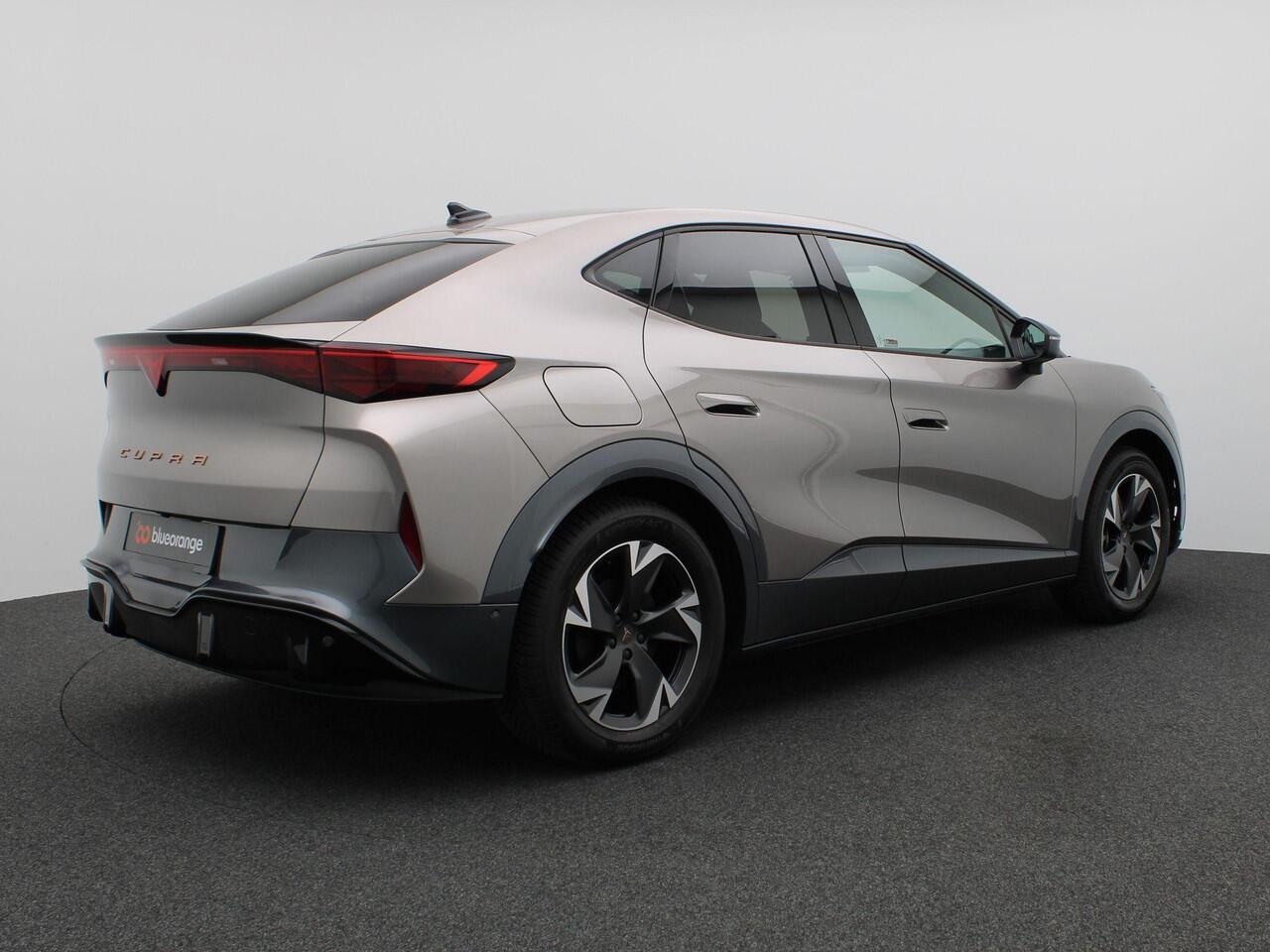 Cupra Tavascan Business 82 kWh 286PK Trekhaak, Warmtepomp, Matrix-LED, Keyless, Achteruitrijcamera, Alarm, Virtual Pedal, Side Assist, Travel Assist, Stoel- en Stuurwielverwarming, 19" LM Velgen