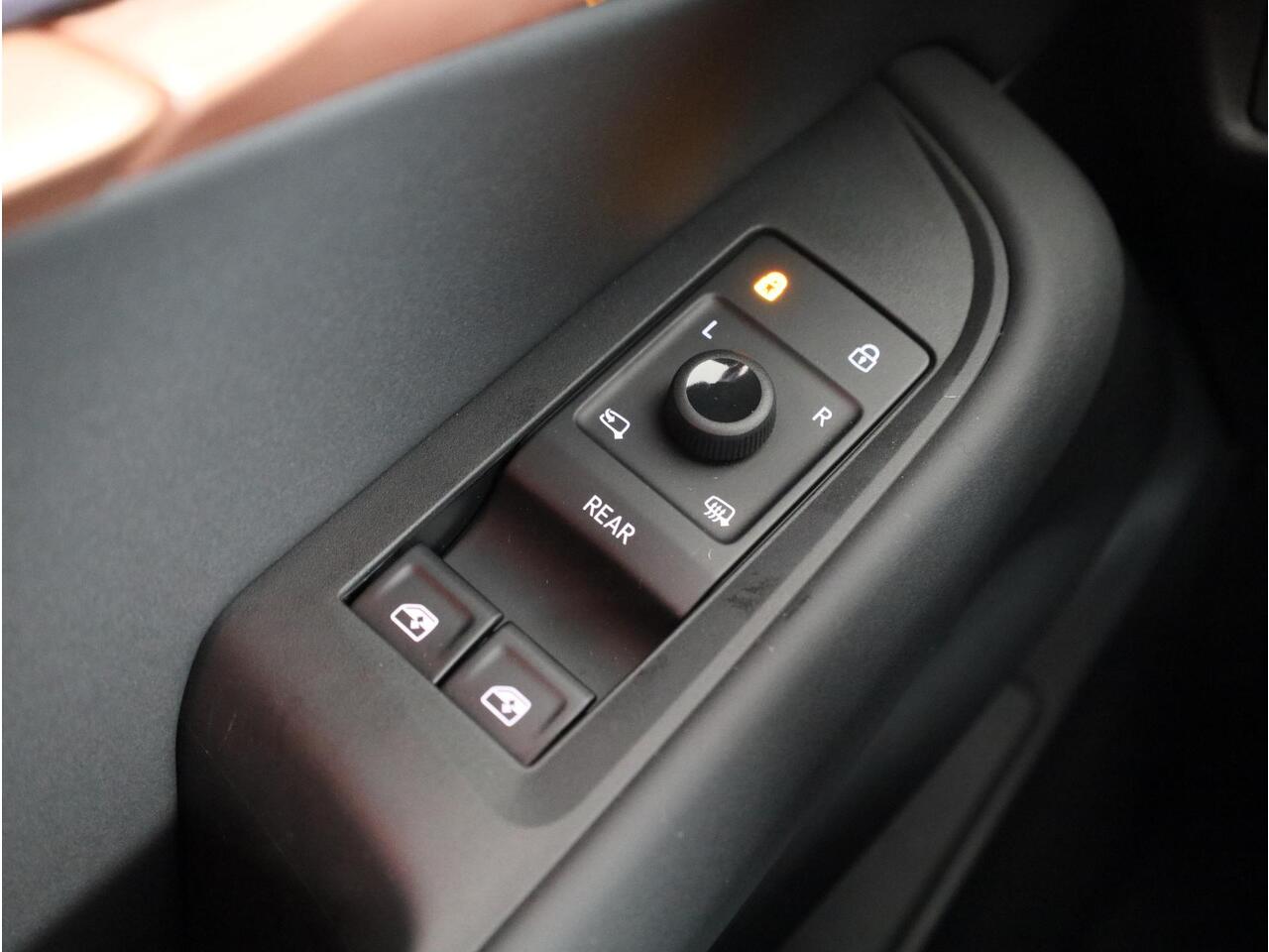 Cupra Tavascan Business 82 kWh 286pk | Trekhaak | Adaptieve Cruise Control | 19 inch | Navigatie | LED verlichting |