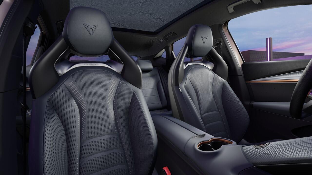 Cupra Tavascan 77kWh Elektromotor 340 1AT VZ Extreme | Digitaal instrumentenpaneel (Virtual Cockpit) | Head-up Display met 'Augmented Reality' | Multifunctioneel verwarmbaar stuurwiel met start- & CUPRA-knop