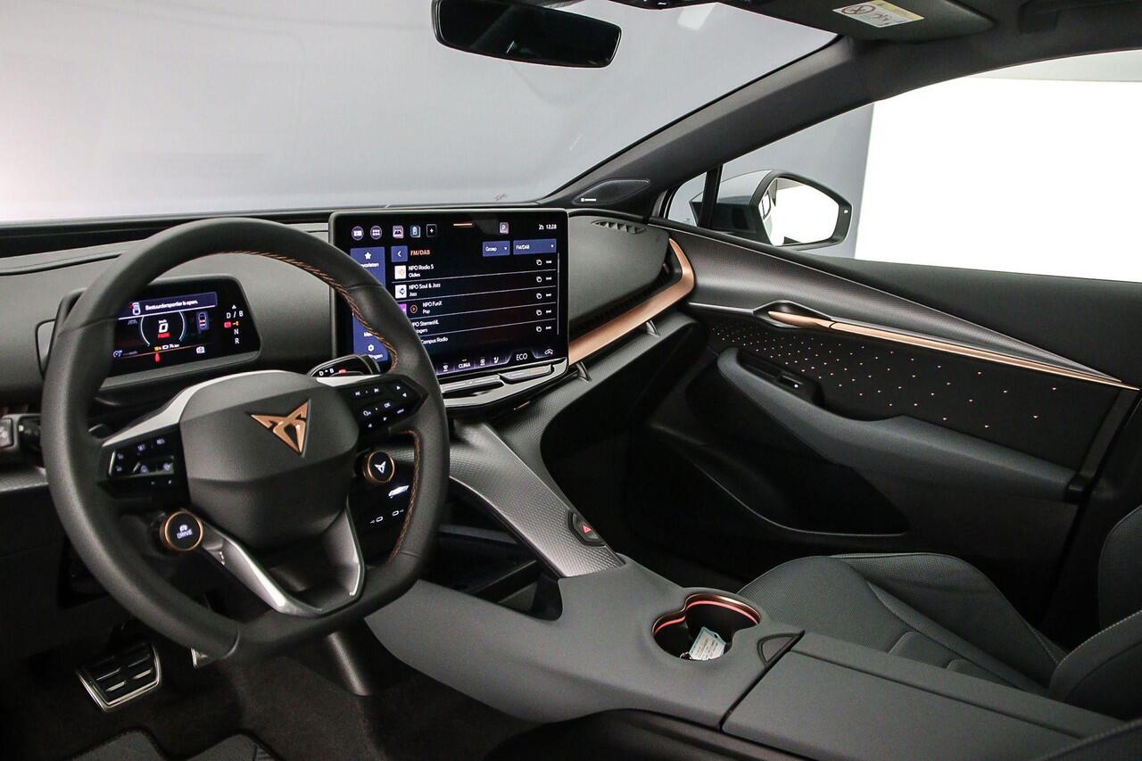 Cupra Tavascan VZ Extreme 340pk Automaat Adaptive cruise control, Panoramadak, 360 camera, Elektrische achterklep, Achteruitrijcamera, LED matrix koplampen, Stuurwiel verwarmd