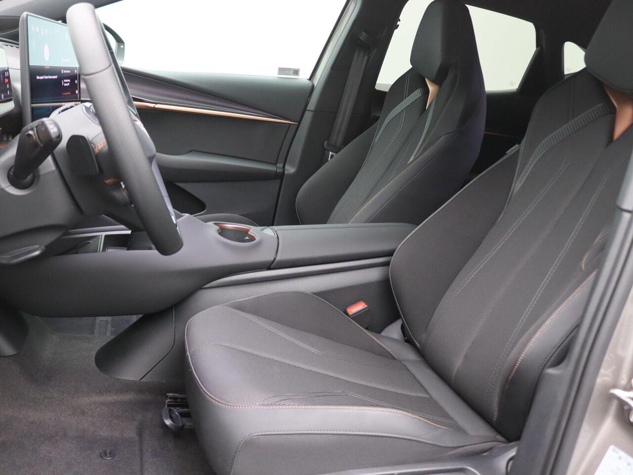 Cupra Tavascan Business 82 kWh 286PK Trekhaak, Warmtepomp, Matrix-LED, Keyless, Achteruitrijcamera, Alarm, Virtual Pedal, Side Assist, Travel Assist, Stoel- en Stuurwielverwarming, 19" LM Velgen