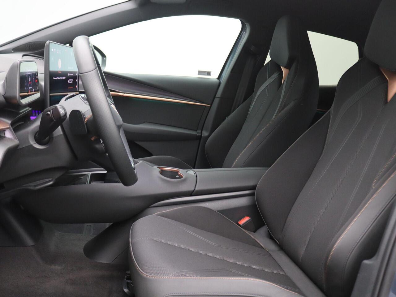 Cupra Tavascan Business 82 kWh 286PK Aut. Warmtepomp, Matrix-LED, Keyless, Achteruitrijcamera, Alarm, Virtual Pedal, Side Assist, Travel Assist, Stoel- en Stuurwielverwarming, 19" LM Velgen