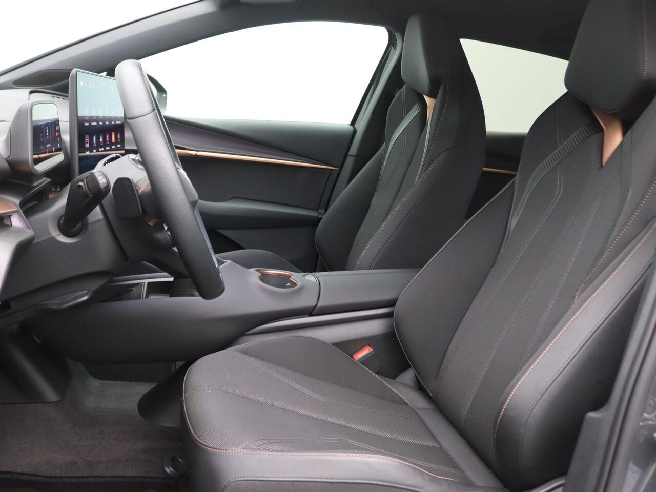 Cupra Tavascan Business 82 kWh 286PK Aut. Warmtepomp, Matrix-LED, Keyless, Achteruitrijcamera, Alarm, Virtual Pedal, Side Assist, Travel Assist, Stoel- en Stuurwielverwarming, 19" LM Velgen